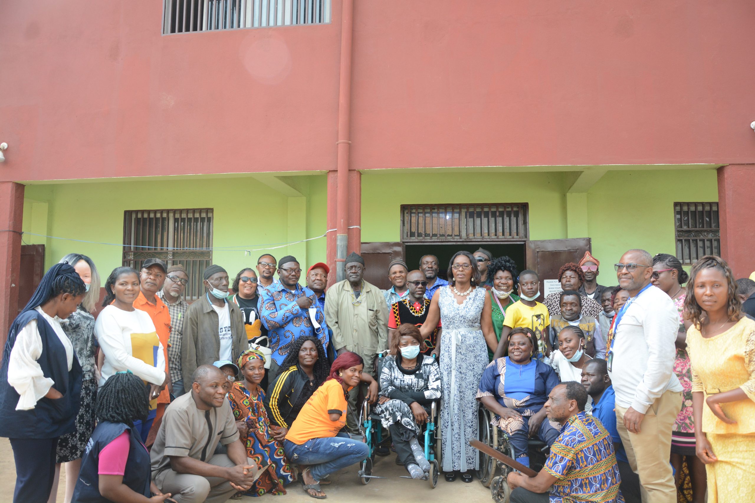 A family picture of General Assembly delegates with the Regional Delegate of MINAS